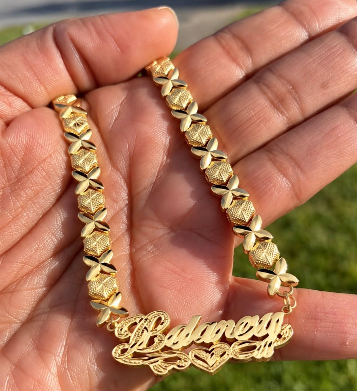 Adjustable XoXo Nameplate