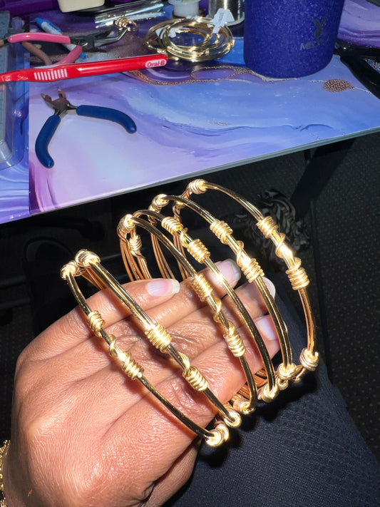 Plain Handmade Wire Bangle Set